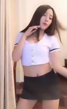  某平台性感学妹制服诱惑直播秀 