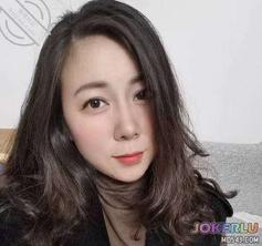  表姐如白玉梨香般饱胀软热的玉乳上稍加力道挤压