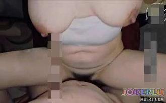  第一次跟妈妈在酒店开房感觉跟家里完全不一样妈妈也彻底放开浪叫了