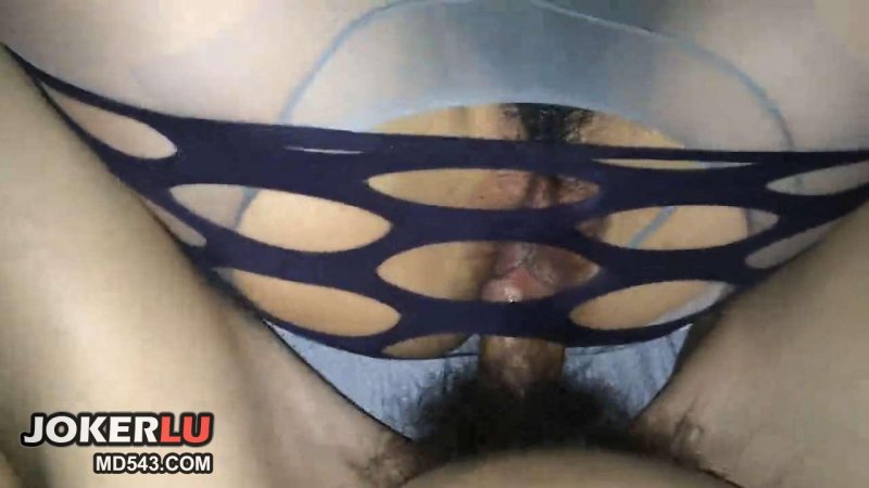  嫂子穿着高跟性感网袜让我后入