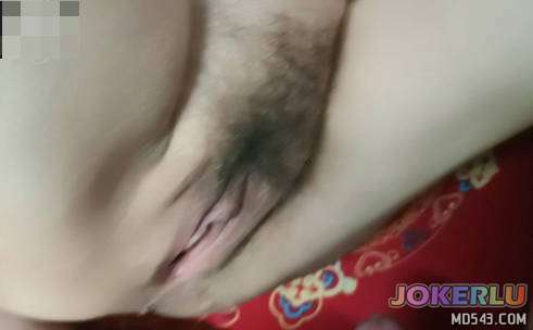  妈妈的逼让我的鸡巴感受到格外温热和湿润