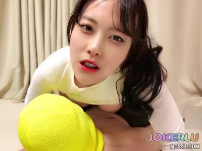  韩国骚女穿着紧身黑丝被硬扒内射精液流出 yoon