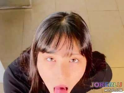  在桌上被男友抓著屁股大力幹精液順著小穴往下流 MISSCAT